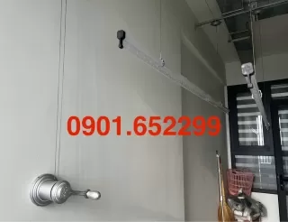 Giàn phơi gắn trần kiểu tay quay