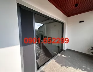 Thi công vách ngăn lạnh rèm tổ ong tại Aquacity