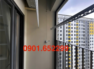  Giàn phơi gắn trần nên chọn loại tay quay hay tự động