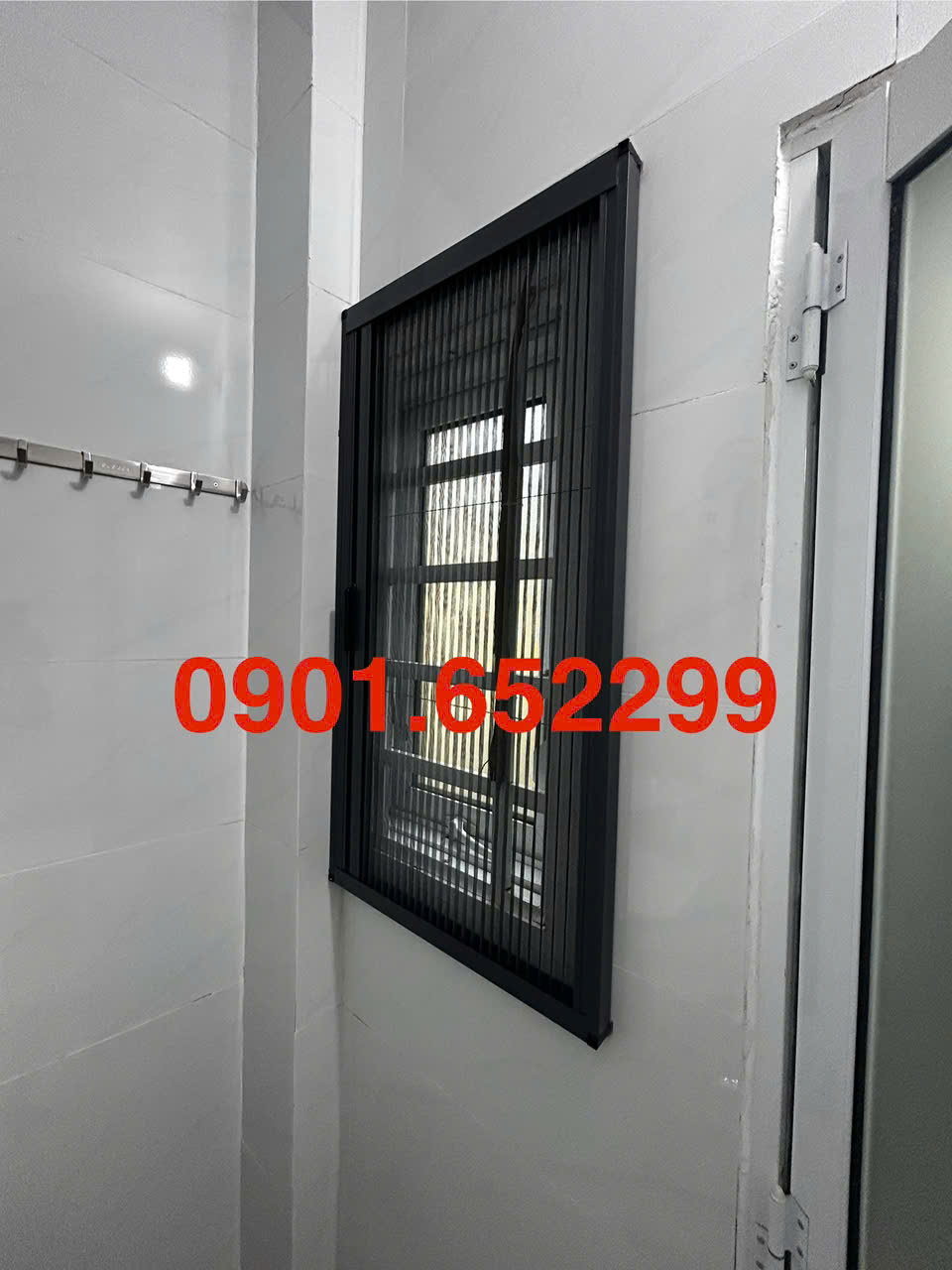 Cửa lưới chống muỗi cho cửa sổ nhỏ