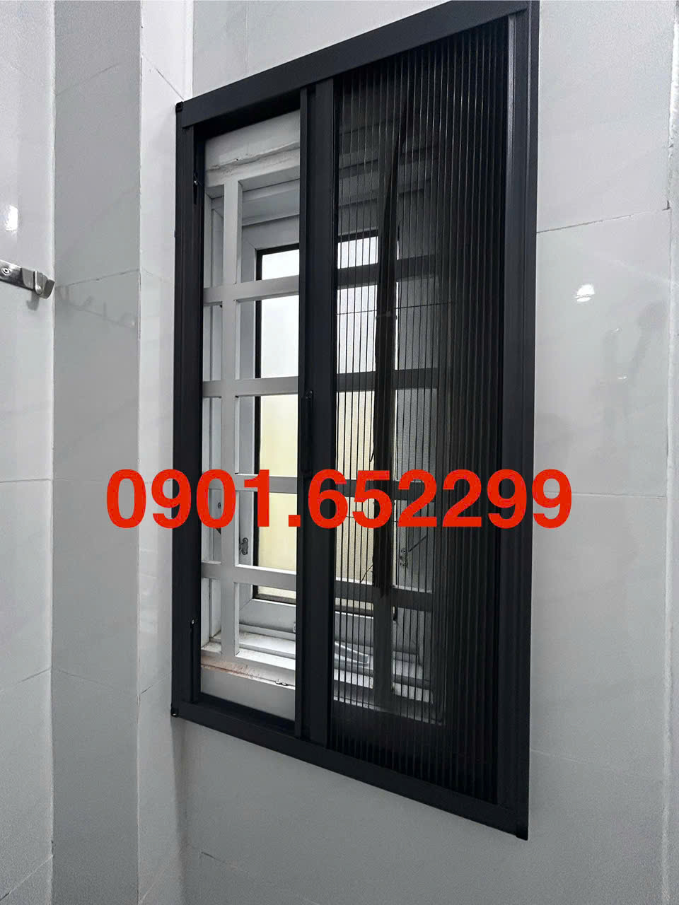 Cửa lưới chống muỗi cho cửa sổ nhỏ