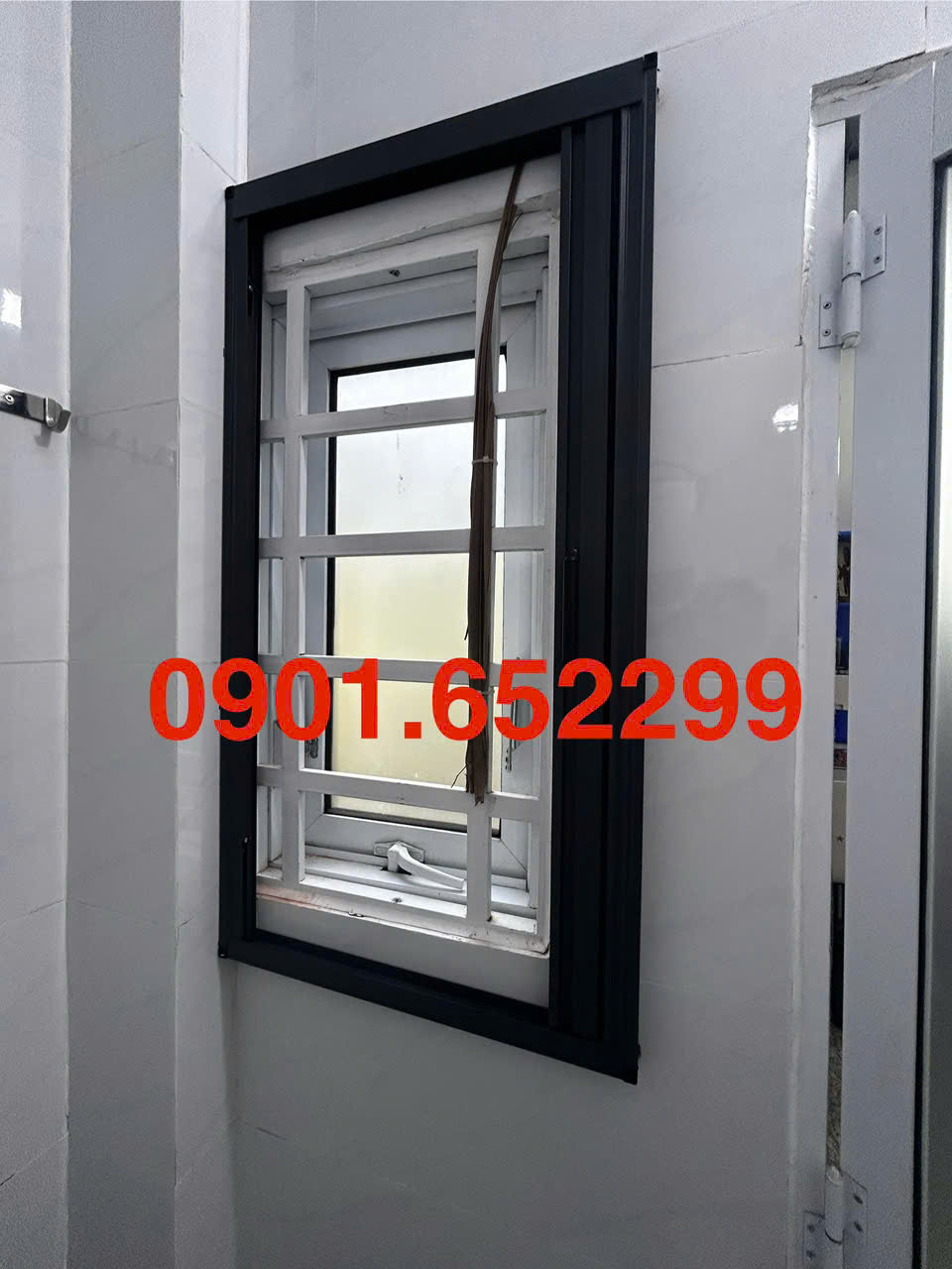 Cửa lưới chống muỗi cho cửa sổ nhỏ