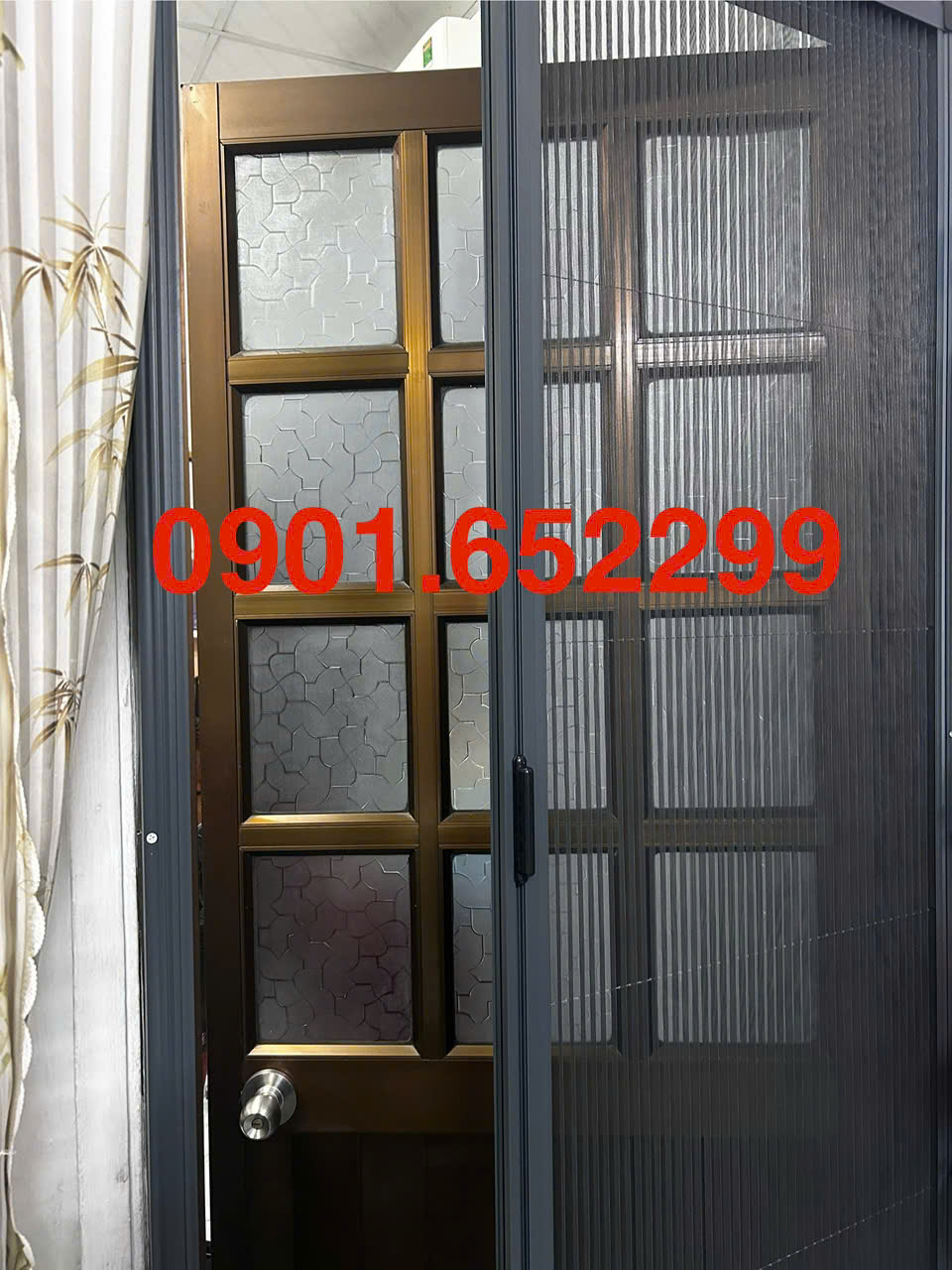 Cửa lưới chống muỗi cho nhà phố