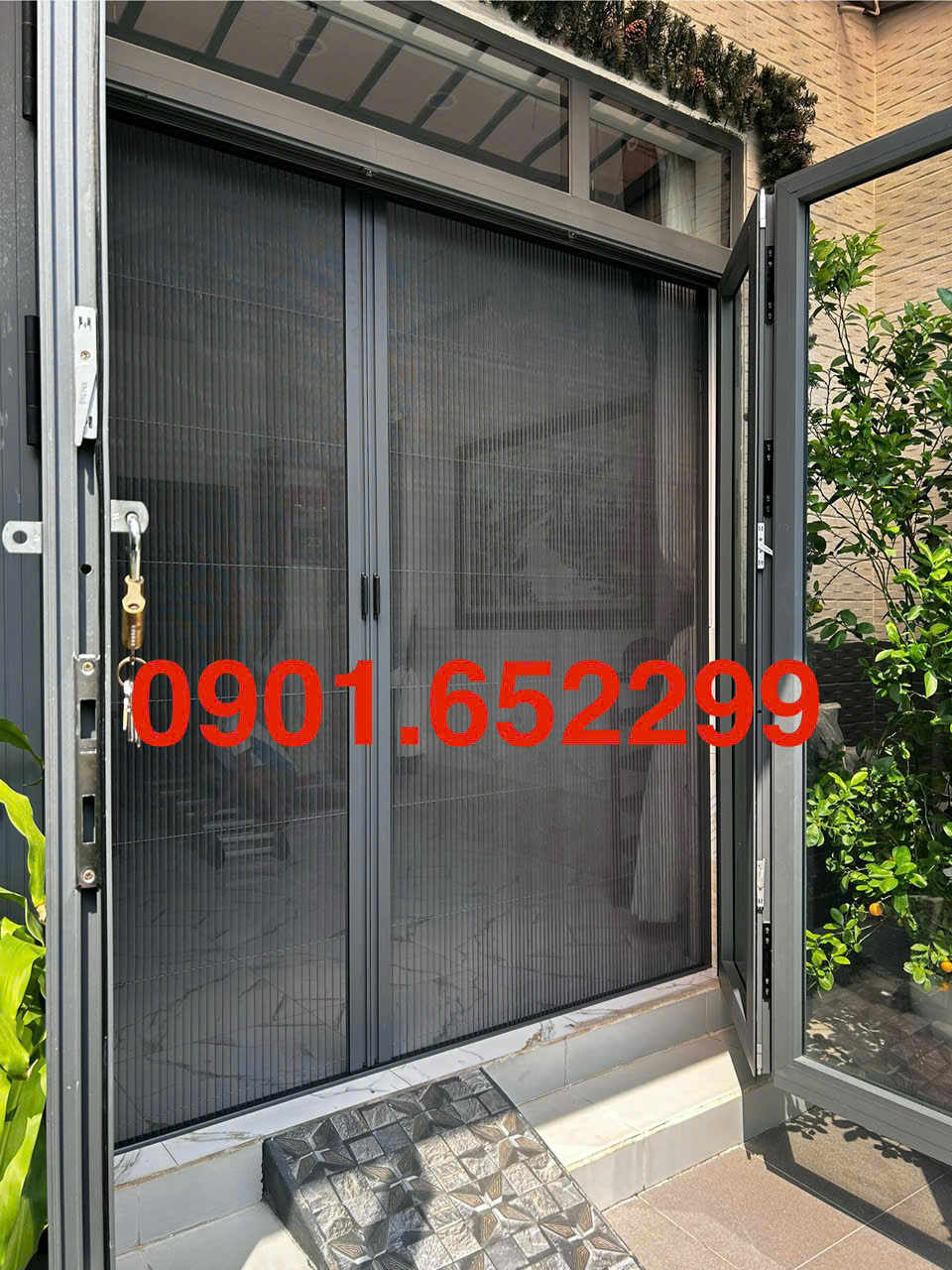 Cửa lưới chống muỗi cho nhà phố hiện đại