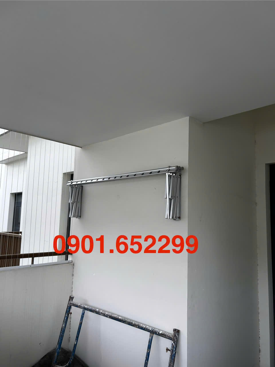 Giàn phơi gắn tường chịu lực bao nhiêu ký