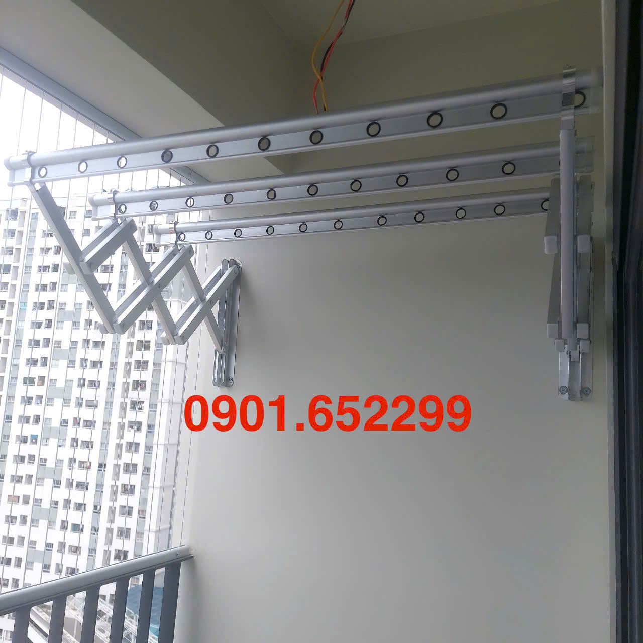 Giàn phơi gắn tường cho ban công hẹp