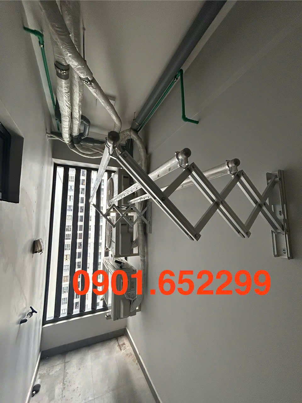 Giàn phơi gắn tường cho chung cư nhỏ