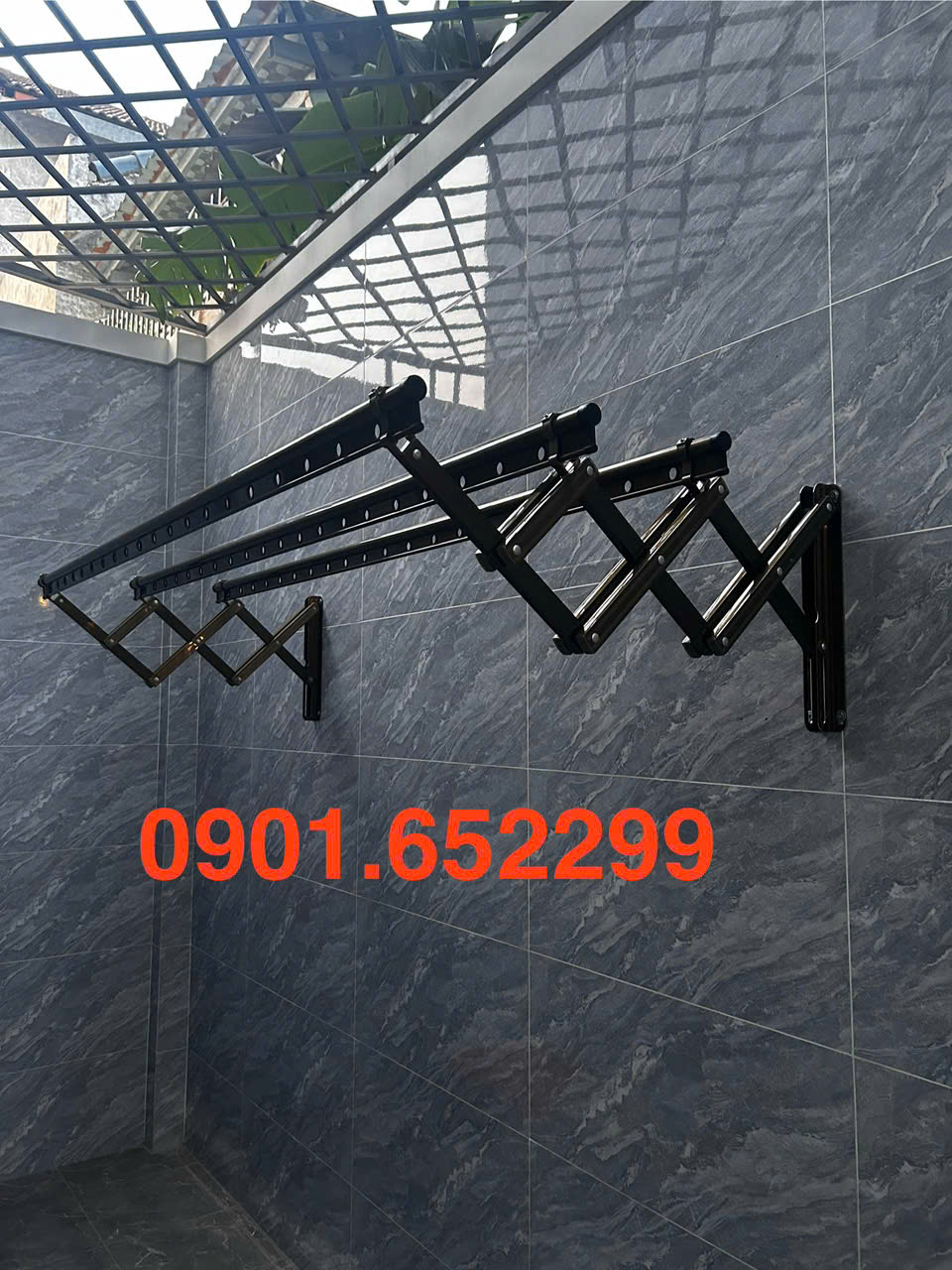 Giàn phơi gắn tường cho nhà phố