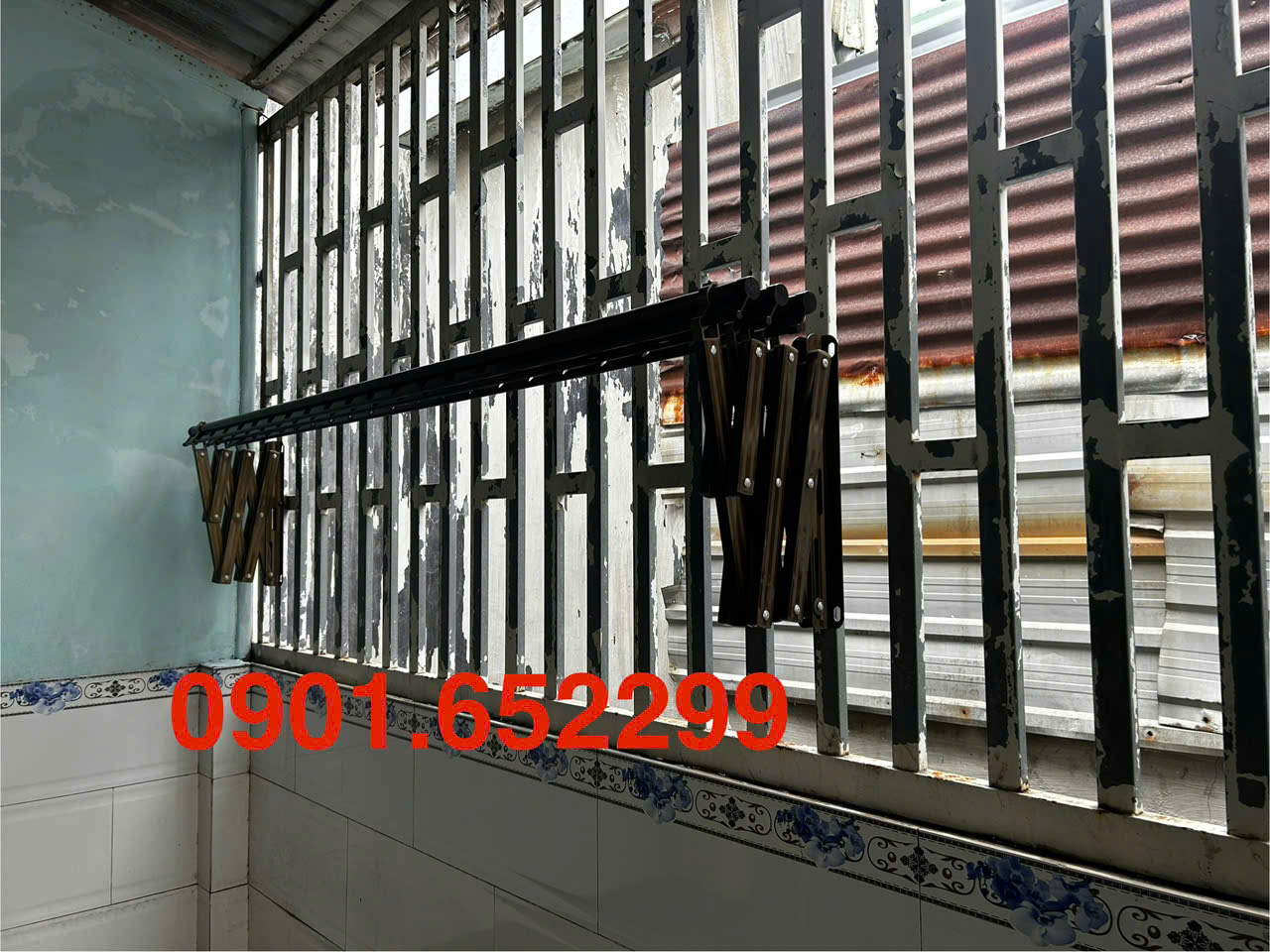 Giàn phơi gắn tường