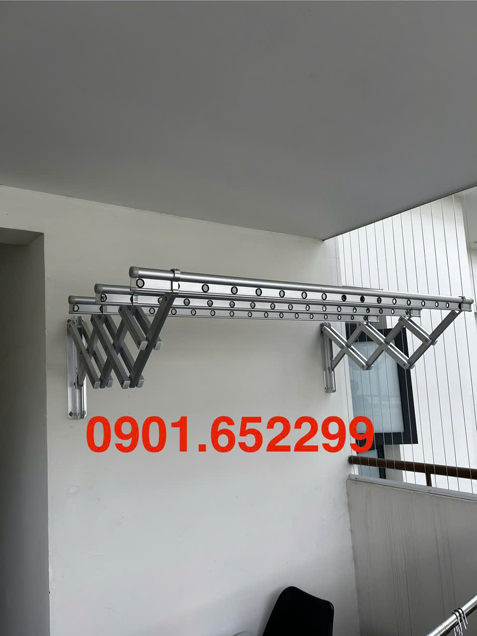 Giàn phơi gắn tường