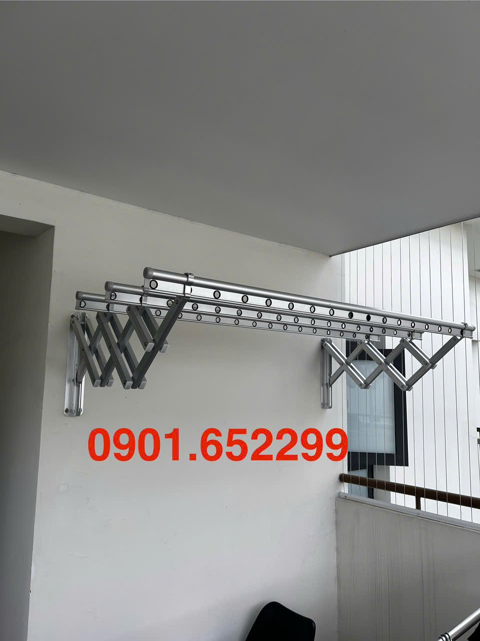 Giàn phơi gắn tường