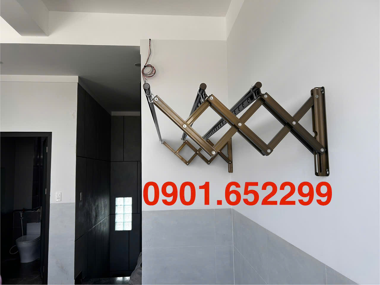 Giàn phơi gắn tường lắp đặt trong ngày