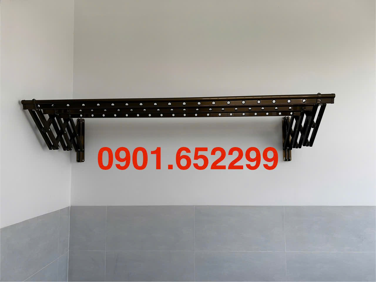 Giàn phơi gắn tường lắp đặt trong ngày