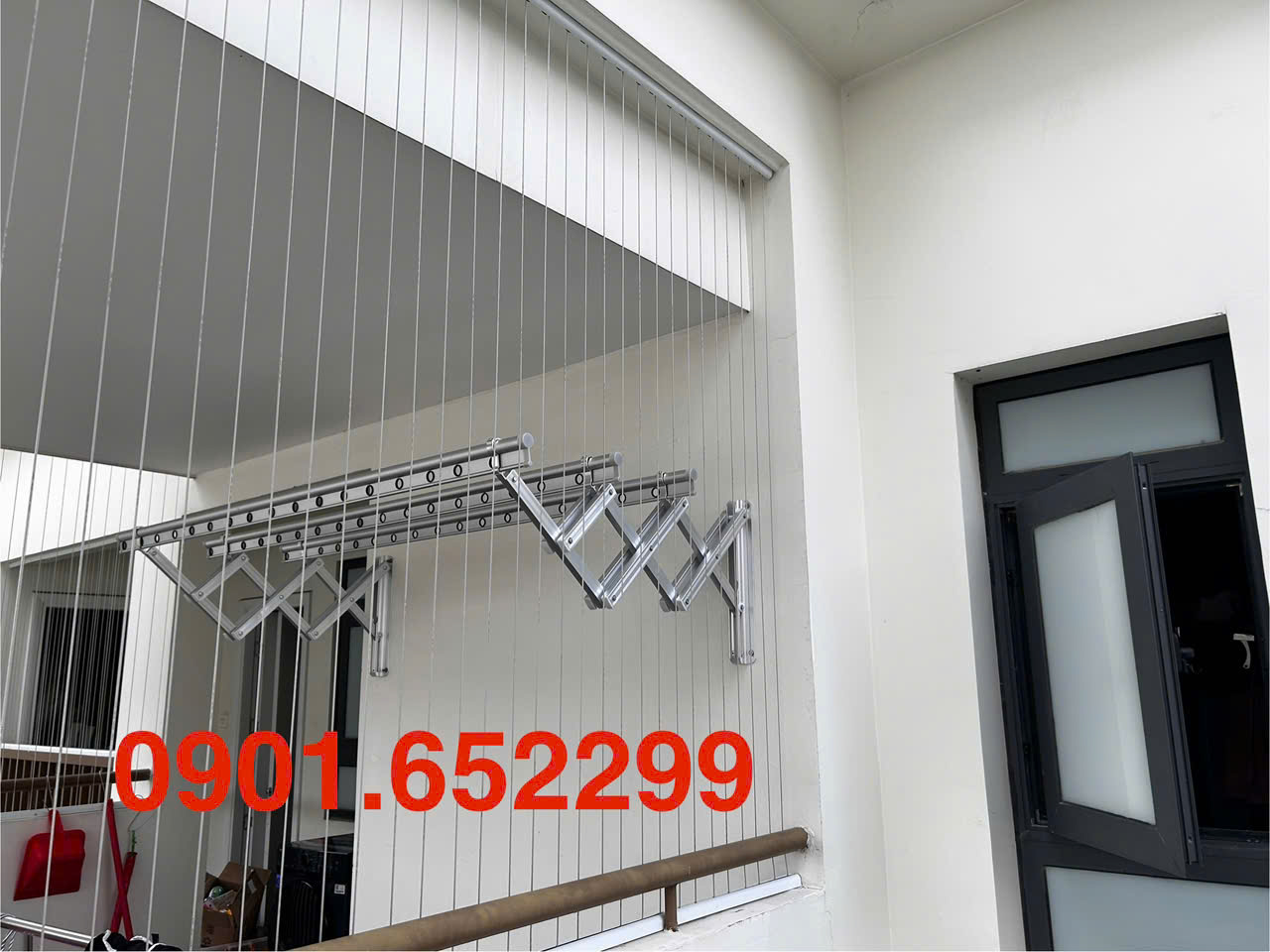 Giàn phơi gắn tường