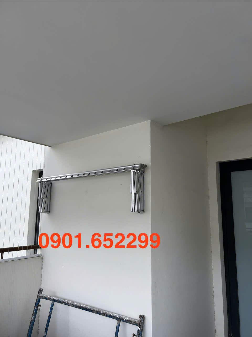 Giàn phơi gắn tường