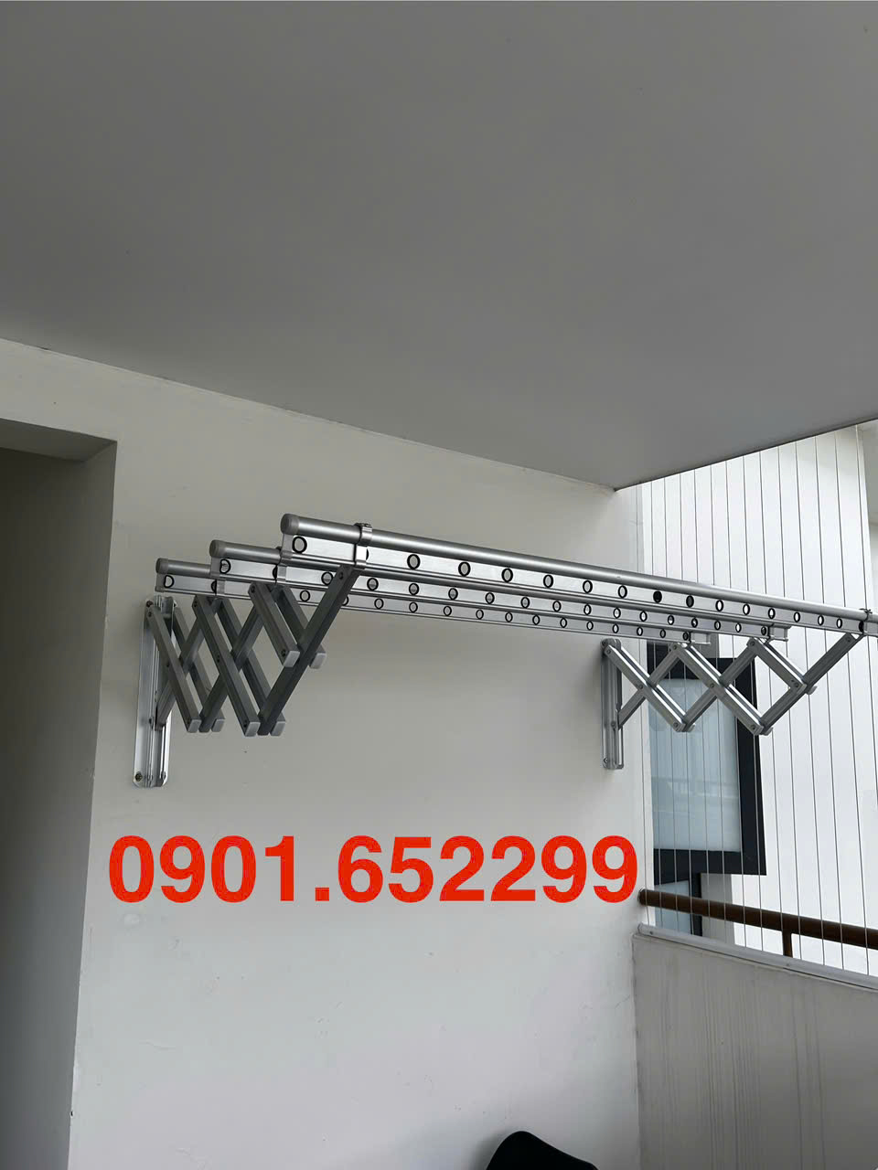 Giàn phơi gắn tường