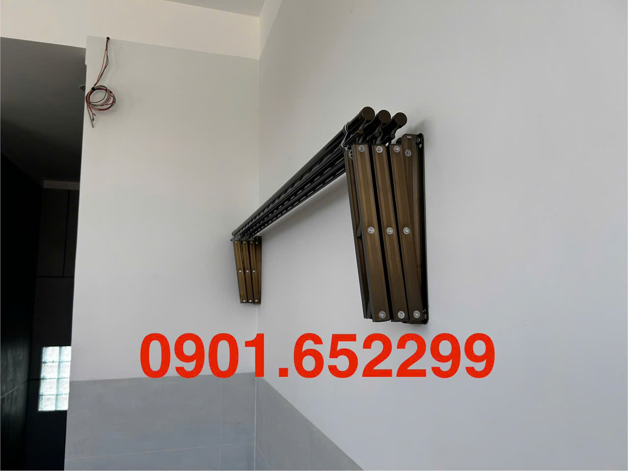 Giàn phơi gắn tường