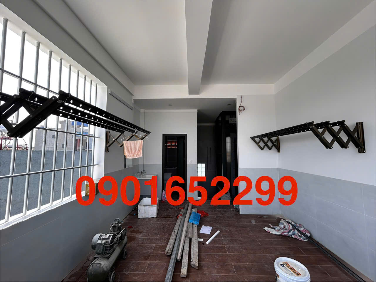 Giàn phơi gắn tường