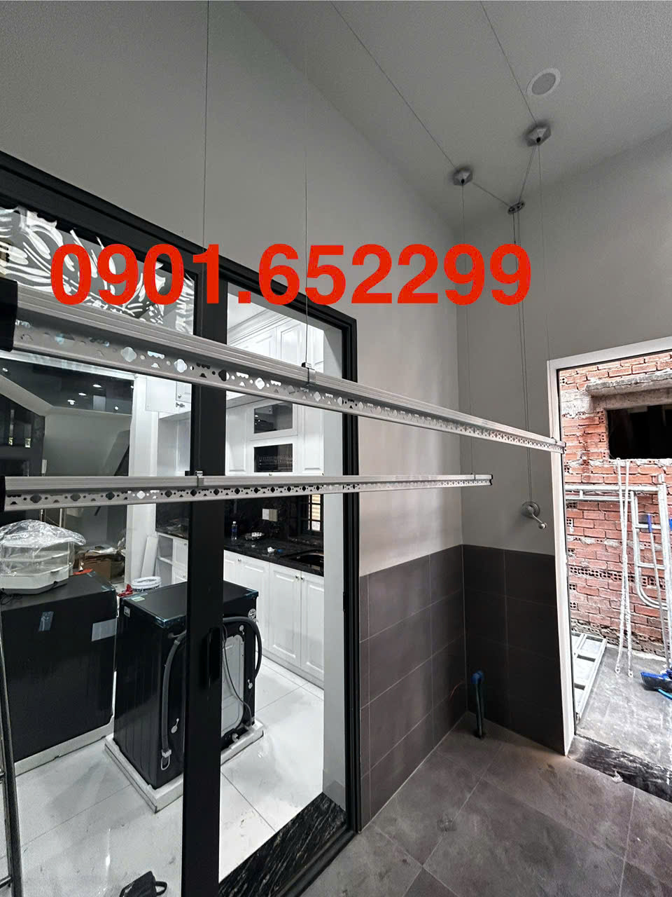 Giàn phơi gắn trần phù hợp với khí hậu Việt Nam