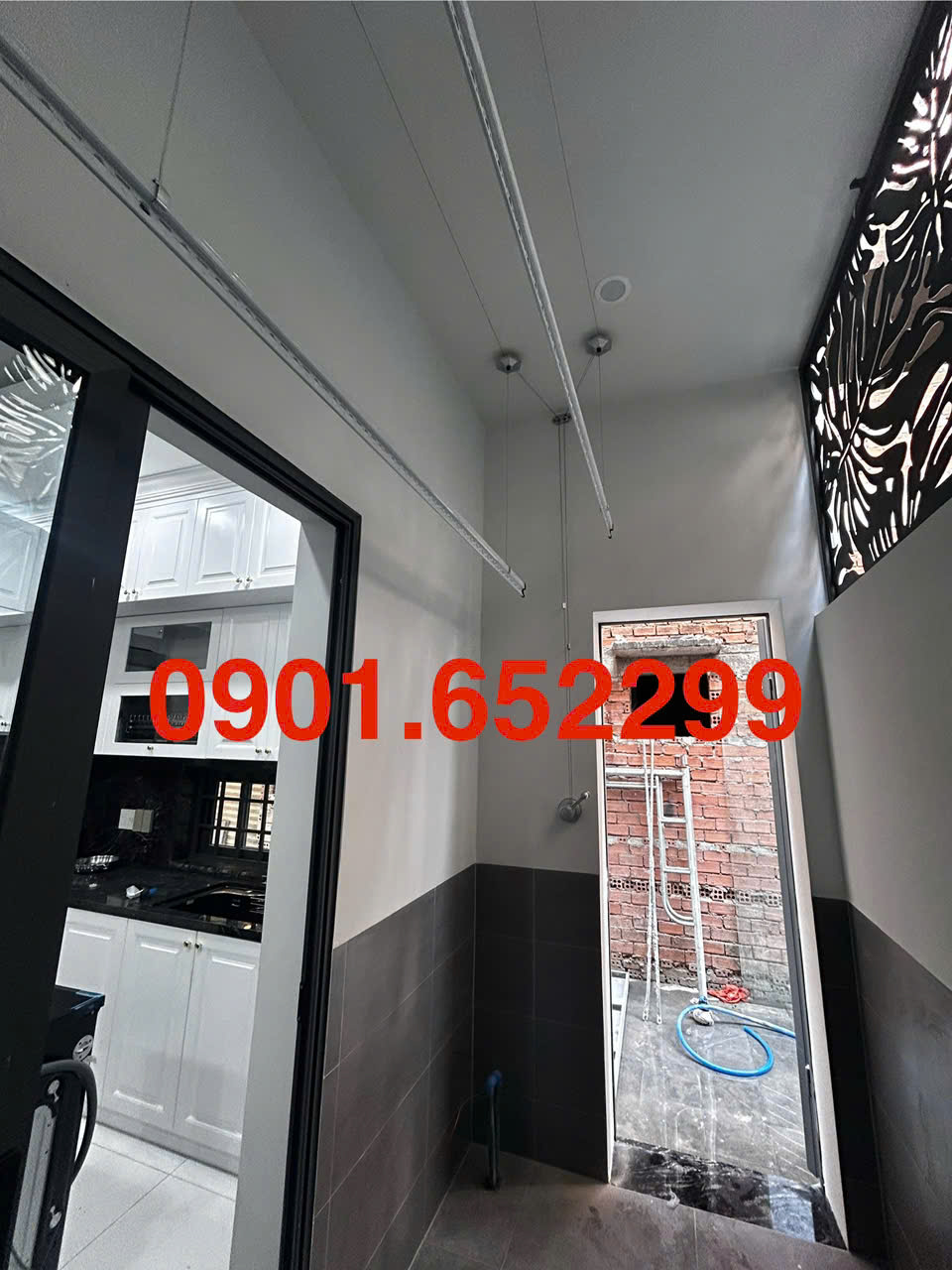 Giàn phơi gắn trần phù hợp với khí hậu Việt Nam