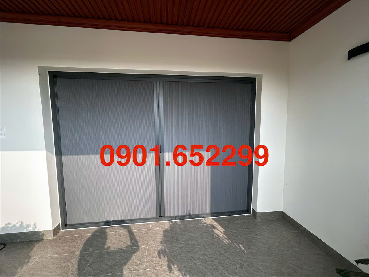 Thi công vách ngăn lạnh rèm tổ ong tại Aquacity