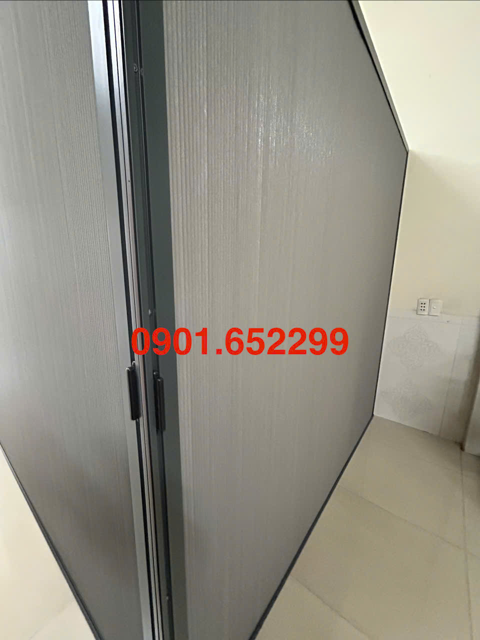 Thi Công Vách Ngăn Lạnh Rèm Tổ Ong Tại Phường Đông Hòa