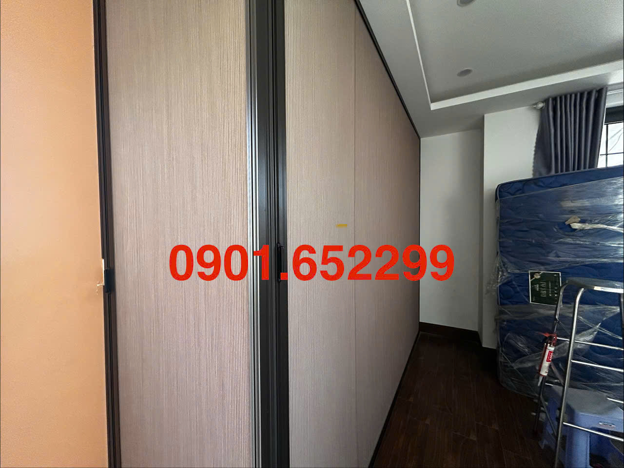 Thi công vách ngăn lạnh rèm tổ ong tại Vĩnh Cửu