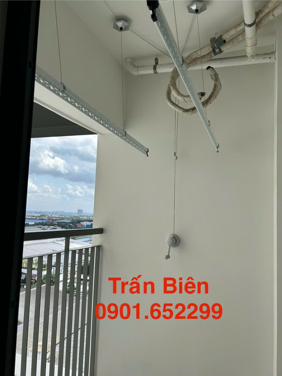 Giàn phơi gắn trần tại phường Trấn Biên
